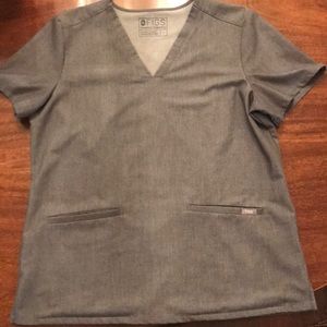 Gently used Figs Casma Graphite scrub size large